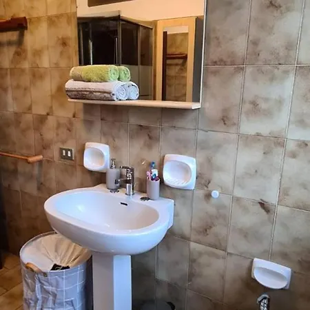 Casa Vacanza Giulia Daire Tavernola Bergamasca